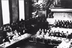 Ouverte un jour après la victoire de Diên Biên Phu voici 70 ans, la conférence de Genève s’est terminée par l’adoption des accords rétablissant la paix en Indochine. Photo d'archive: VNA