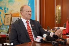 Le président du Parti communiste de la Fédération de Russie (KPRF), Gennady Zyuganov, au micro de la VNA, à Moscou. Photo : VNA