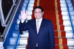 Le Premier ministre vietnamien Pham Minh Chinh quitte Hanoi pour une visite d’État en Inde. Photo : VNA