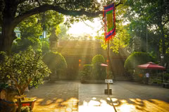 Matin d'automne au temple Quan Thanh à Hanoi. Photo : VNA
