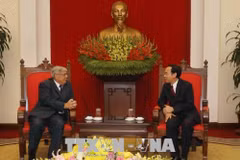 Visite d'une délégation du Parti communiste français au Vietnam