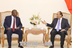 Le Premier ministre Nguyen Xuan Phuc reçoit l’ambassadeur mozambicain