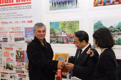 Vietnam - France : les relations traditionnelles entre les deux partis communistes ne cessent de se développer