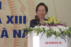 La vice-présidente Nguyên Thi Doan rencontre des électeurs de Hà Nam 