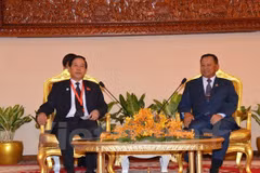 Le président du Sénat cambodgien reçoit une délégation de l’AN du Vietnam