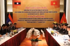 Vietnam et Laos bostent leur coopération dans les transports et communications