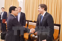 Le vice-PM Pham Binh Minh reçoit le premier secrétaire d'Etat adjoint américain