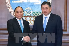 Le PM Nguyen Xuan Phuc rencontre le président du Parlement mongol 
