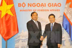 Entretien entre les ministres des Affaires étrangères Vietnam-Cambodge