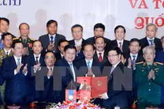 Frontière Vietnam-Laos, exemple de règlement des problèmes liés aux frontières terrestres