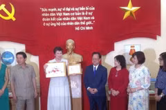 La directrice du Centre russe des Sciences et de la Culture au Vietnam à l'honneur