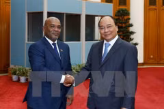 Le Premier ministre Nguyên Xuân Phuc reçoit un ministre mozambicain 
