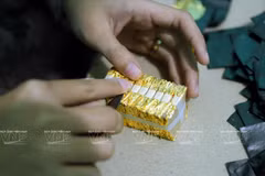 La fabrication de feuilles d’or du village de Kiêu Ky
