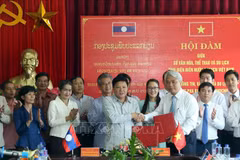 Dien Bien (Vietnam) et Luang Prabang (Laos) renforcent leur coopération dans le tourisme