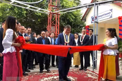 Inauguration d’une station de télévision construite au Cambodge avec l’aide du Vietnam