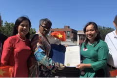 Fête nationale: Drapeau vietnamien hissé à Jersey City (États-Unis)