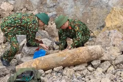 Quang Binh : neutralisation réussie d'une bombe de 200 kg trouvée dans une zone résidentielle