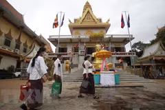 Le Vietnam offre 300.000 dollars au Cambodge pour soutenir ses efforts contre le COVID-19