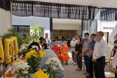 Remise des corps des Vietnamiens décédés dans un accident de la route à Siem Reap (Cambodge)