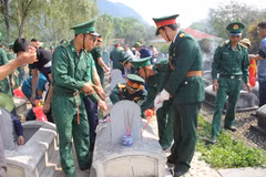 Thanh Hoa : Inhumation de restes de 20 soldats volontaires et experts vietnamiens tombés au Laos