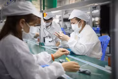La BM met en garde contre l'impact continu de COVID-19 sur l'industrie manufacturière du Vietnam
