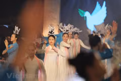 Un programme rend hommage à la tunique traditionnelle vietnamienne à Hanoi