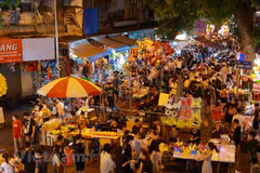 Le Vieux quartier de Hanoï bondé de monde pendant la Fête de la Mi-automne