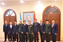 Les 76 ans de l'Armée populaire du Vietnam célébrés en Ukraine