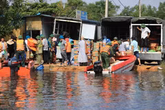 Des Vietnamiens en Ukraine soutiennent les habitants du Centre affectés par les inondations