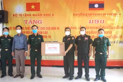 Le Commandement de la 4e zone militaire offre des matériels médicaux aux forces armées laotiennes