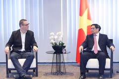 Le PM Pham Minh Chinh rencontre le président du Parti du travail de Belgique, Raoul Hedebou
