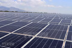 Une entreprise vietnamienne participe au développement de l'énergie solaire au Laos