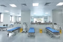 Mise en service d'un hôpital de traitement des patients atteints du COVID-19 à Hanoï