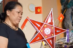 Les jouets traditionnels de la Fête de la Mi-Automne restent toujours dans le cœur des Vietnamiens 