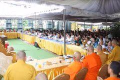 La fête Vu Lan se déroule le matin du 18 août à la pagode Phat Tich à Vientiane. Photo: VNA