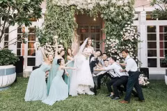 Le mariage d'un couple étranger au JW Mariott Phu Quoc Emerald Bay Resort&Spa. Photo: MPQ.webp