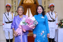 La vice-présidente Vo Thi Anh Xuan (droite) et la princesse thaïlandaise Maha Chakri Sirindhorn, en visite de travail au Vietnam. Photo: VNA