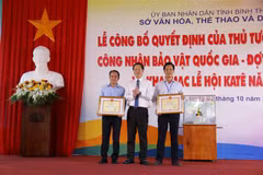 Cérémonie de reconnaissance du linga d'or de Binh Thuan en tant que trésor national. Photo: VNA