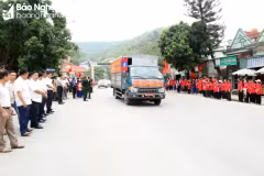 Cérémonie de rapatriement des restes de 87 soldats volontaires et experts vietnamiens tombés au Laos. Photo: VNA