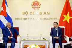 Le ministre de la Sécurité publique reçoit l'ambassadeur de Cuba au Vietnam