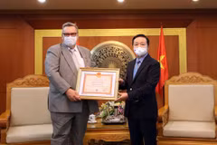L'ambassadeur de Finlande au Vietnam à l’honneur