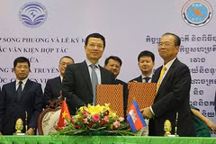 Vietnam et Cambodge signent trois accords dans les postes, télécommunications et TIC