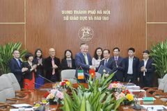 Hanoi s'efforce d'améliorer les compétences informatiques de ses élèves 