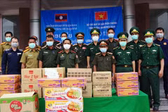 COVID-19 : Quang Nam offre du matériel médical à Sékong (Laos)