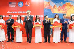 Ouverture d'un espace d'apprentissage "Hangout américain" à Thai Nguyen