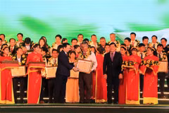 Ouverture du 4e Festival du riz du Vietnam à Vinh Long