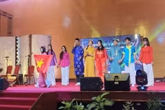 Un spectacle d'étudiants vietnamiens au 19e Forum culturel des jeunes de l’ASEAN. Photo: VNA