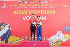 Nguyen Van Tuyen et Nguyen Dang Duong remportent deux médailles d'argent. Photo: VNA
