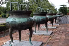 Neuf urnes dynastiques de la dynastie des Nguyen. Photo: VNA
