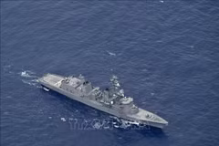 Des navires de la Force maritime d'autodéfense japonaise ont été déployés au large de Torishima le 20 avril 2024. Photo : Kyodo/VNA